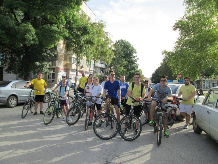 Горещи новини | 14 преплуваха язовир „Стамболийски“  по време на туристически празник