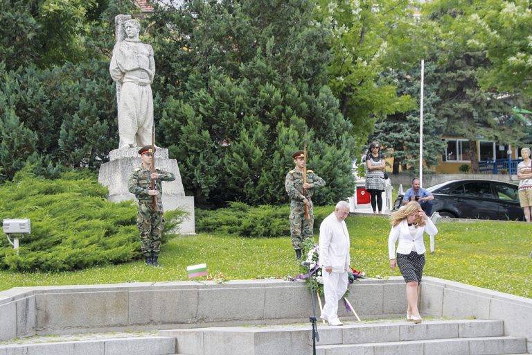 Общество | В сряда затварят за движение главната улица