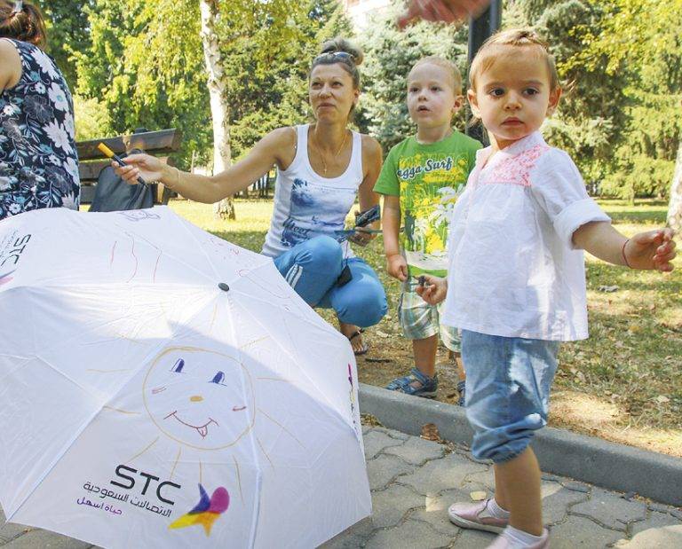 Деца рисуваха върху чадъри и научиха как да се предпазват от слънчевата радиация