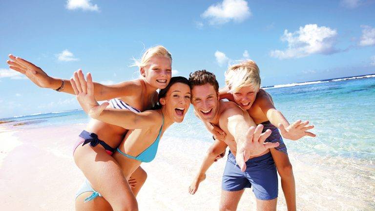 Здраве | От НЗОК напомнят: носете си здравната  книжка, когато тръгвате на почивка