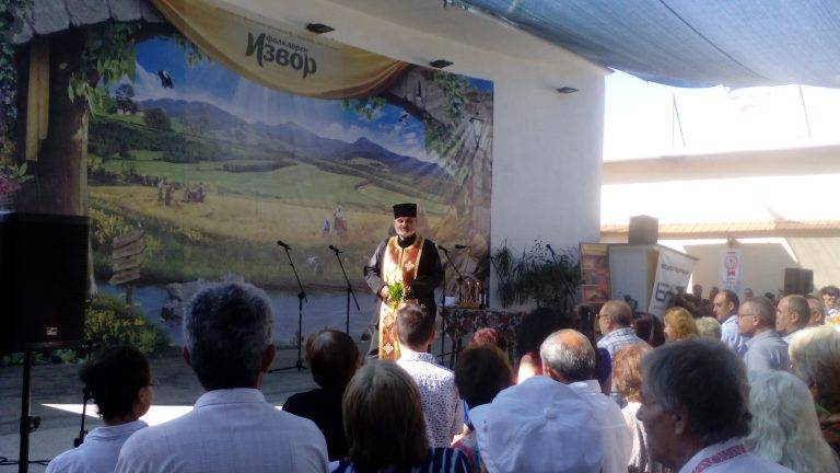 Отвори врати шестото издание на „Фолклорен извор” в село Царевец