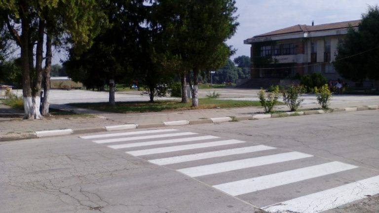 Критичен участък от пътя към село Вардим е в ремонт