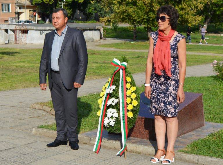 Горещи новини | Община Павликени почете 10 години от смъртта на Кирил Ракаров