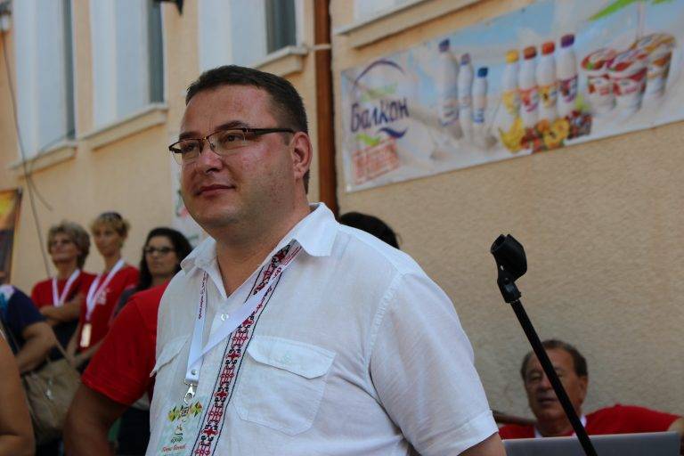 5500 изпълнители се надпяват и надиграват на фестивала “Фолклорен извор” в Царевец