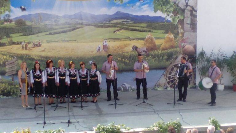 Отвори врати шестото издание на „Фолклорен извор” в село Царевец