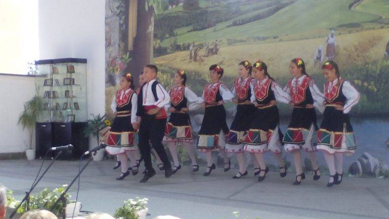 Отвори врати шестото издание на „Фолклорен извор” в село Царевец