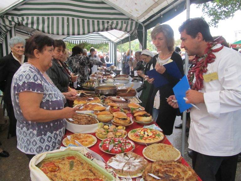 Поредица кулинарни празници подготвят в Лясковско