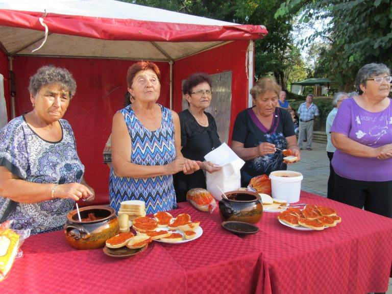 Поредица кулинарни празници подготвят в Лясковско