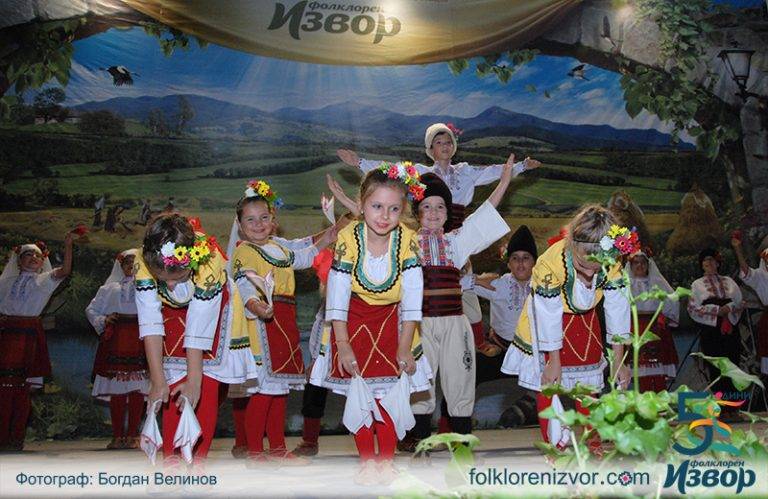 Организаторите на VI-ти Национален Фолклорен Фестивал „Фолклорен извор” вече очакват първите участници