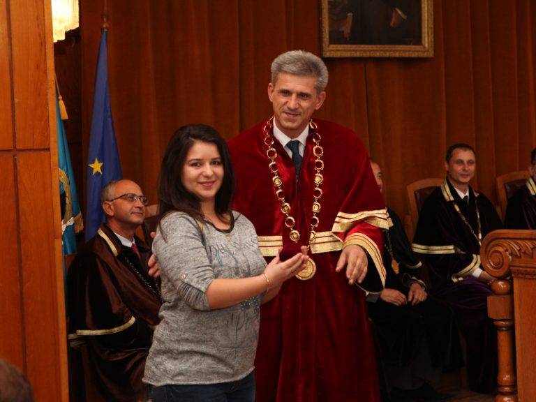 С тържествена церемония в Стопанска  академия откриха новата учебна 2016/2017 г