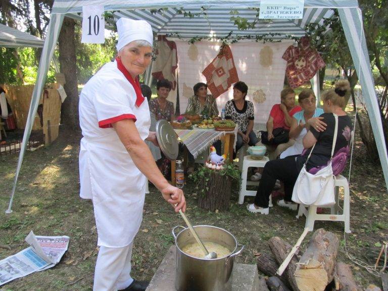 В Козаревец се състоя Празник на кокошата чорба за шести път