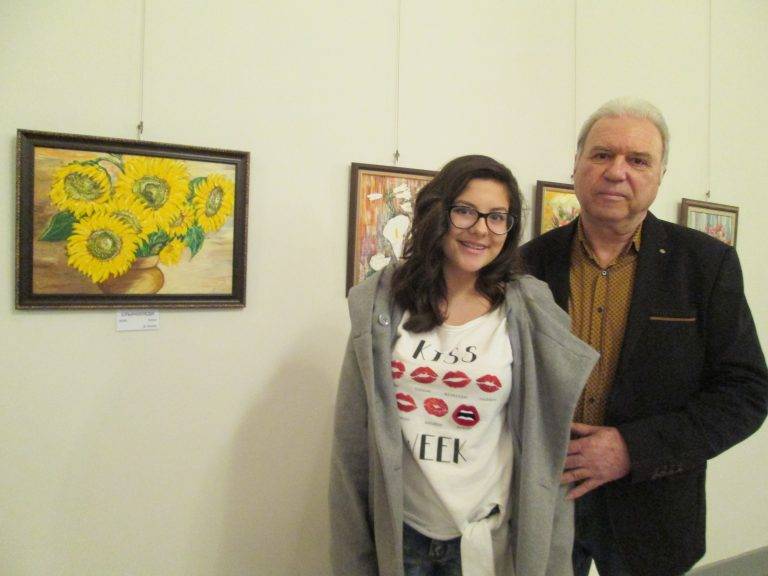 Фамилия самоуки художници подреди изложба в Павликени