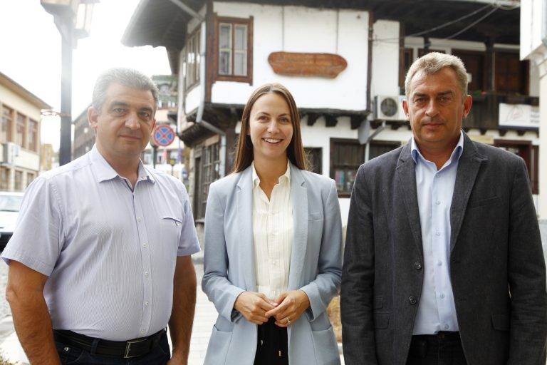 Евродепутатът Ева Паунова (ГЕРБ/ЕНП) се срещна с общинското ръководство и граждани на Елена