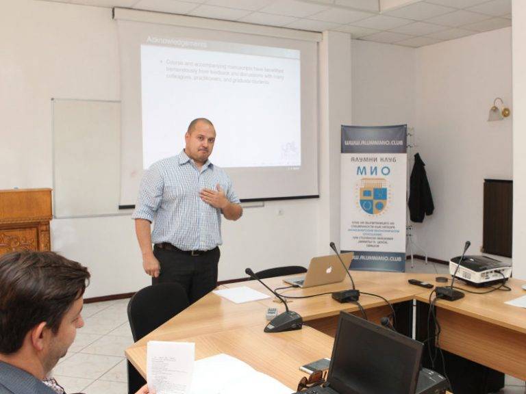 Горещи новини | Възпитаник на СА учи хората по света как законът на  Нютон може да прогнозира международната търговия