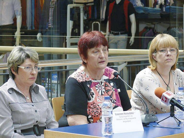 Здраве | Акушерките в България искат  автономност на професията