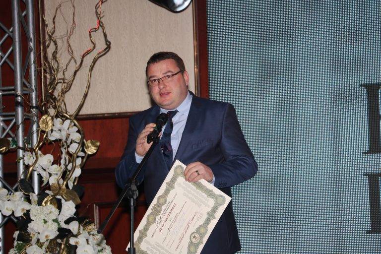 Горещи новини | Кметът на Свищов бе удостоен с приз „Кмет на  годината 2016”в категория „Ефективно управление на проекти“