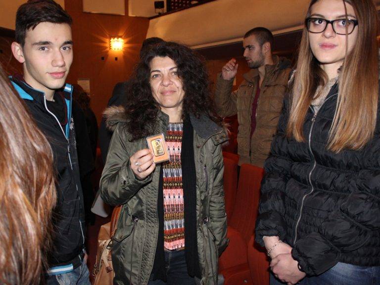 Ученици държаха кюлче злато и изучаваха тайните на жълтия метал