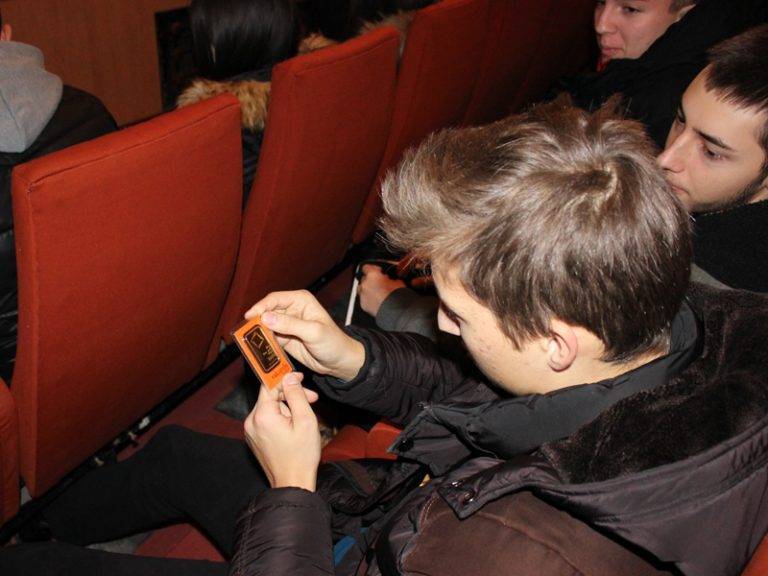 Ученици държаха кюлче злато и изучаваха тайните на жълтия метал