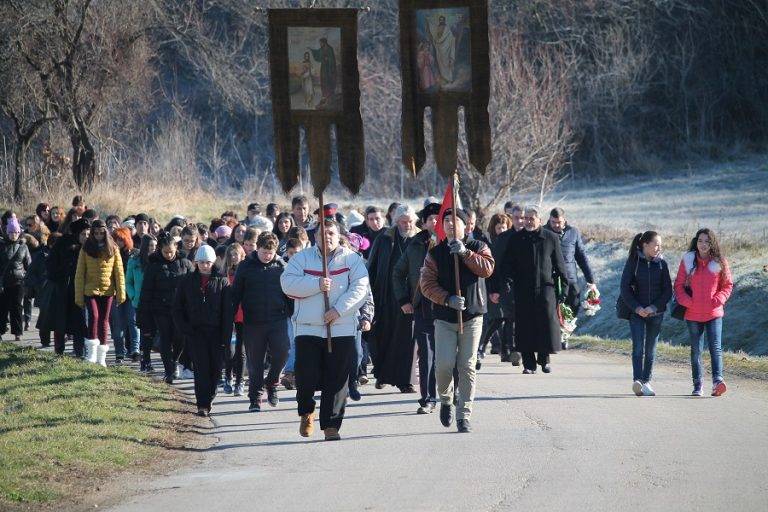 Горещи новини | Еленчани се поклониха пред подвига на освободителите