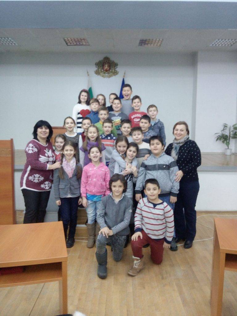 Свищов | Второкласници проведоха изнесен час по „Предприемачество“ в Община Свищов