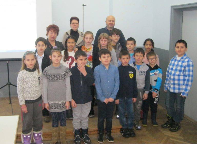 Общество | Третокласници от Горна Оряховица подариха химн на своето училище