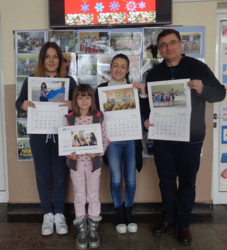 Горещи новини | Фотоси на свищовски ученици  украсиха календара на МОН