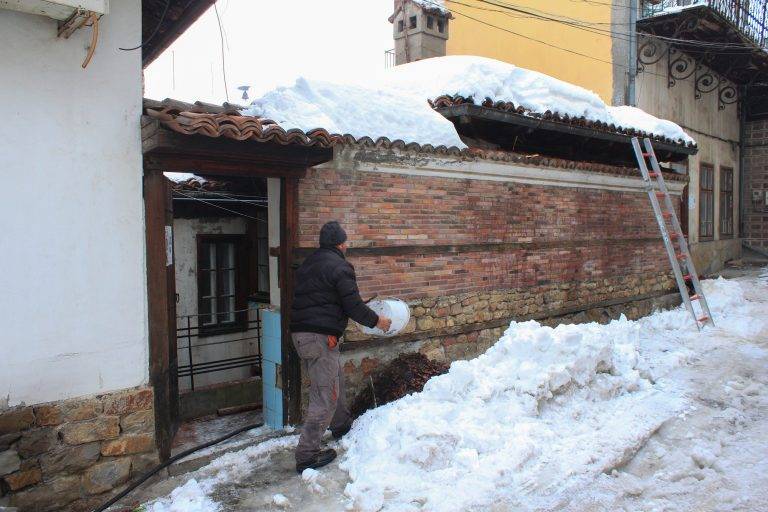 Пожар в къща в стария град вдигна  службите на крак, няма пострадали