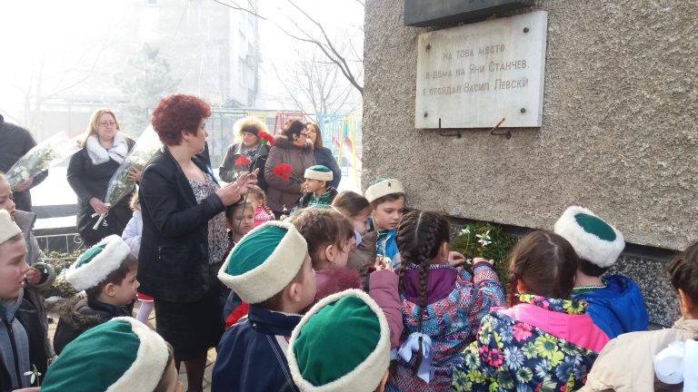 В ДГ „Васил Левски” – Свищов почетоха паметта на Апостола
