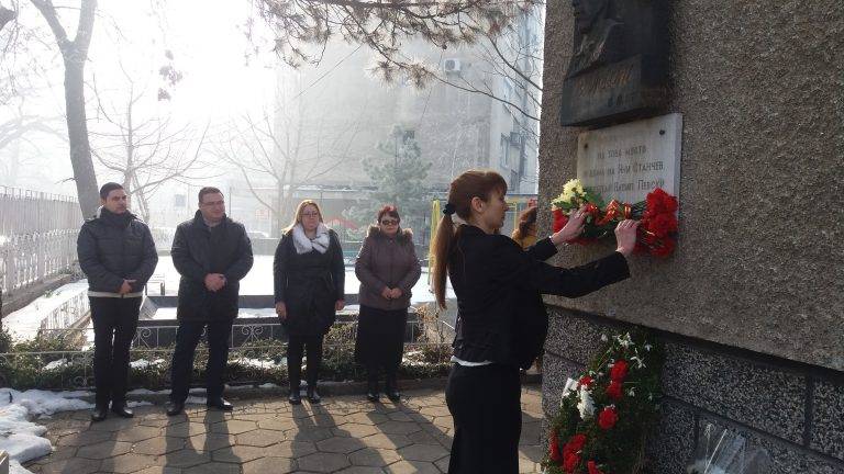 В ДГ „Васил Левски” – Свищов почетоха паметта на Апостола