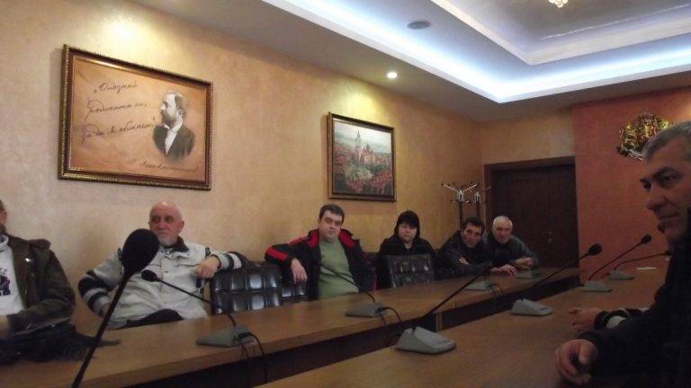 Таксиметрови шофьори, РУ – Свищов и Общината обединиха действията си срещу незаконните таксита