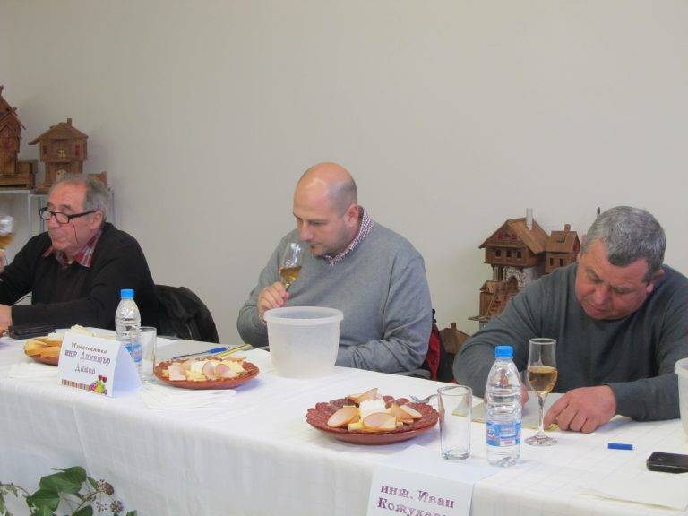 Избраха най-добрите производители на домашно вино в Лясковец