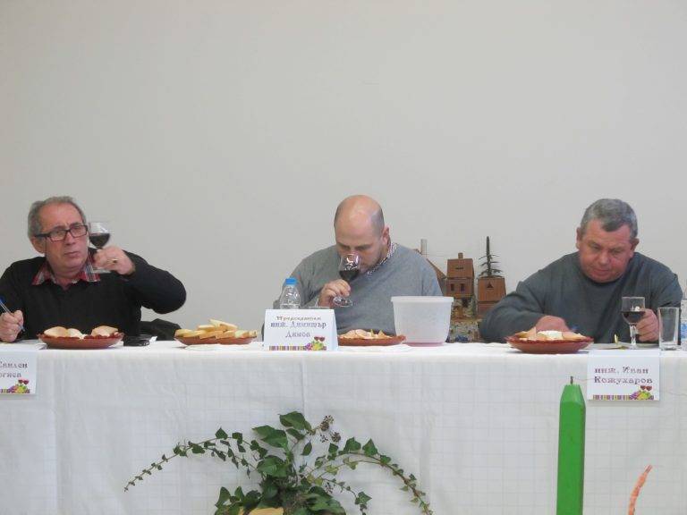 Горещи новини | Избраха най-добрите производители на домашно вино в Лясковец