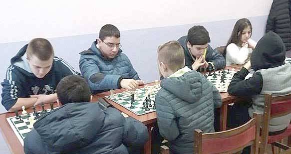 Спорт | ПМГ “В. Друмев” и СУ “В. Комаров” областни първенци по шахмат