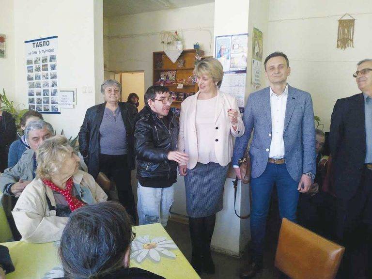 Пари и власт | Весела Лечева: Електронната здравна  карта е лекарството срещу  източването на парите в здравеопазването