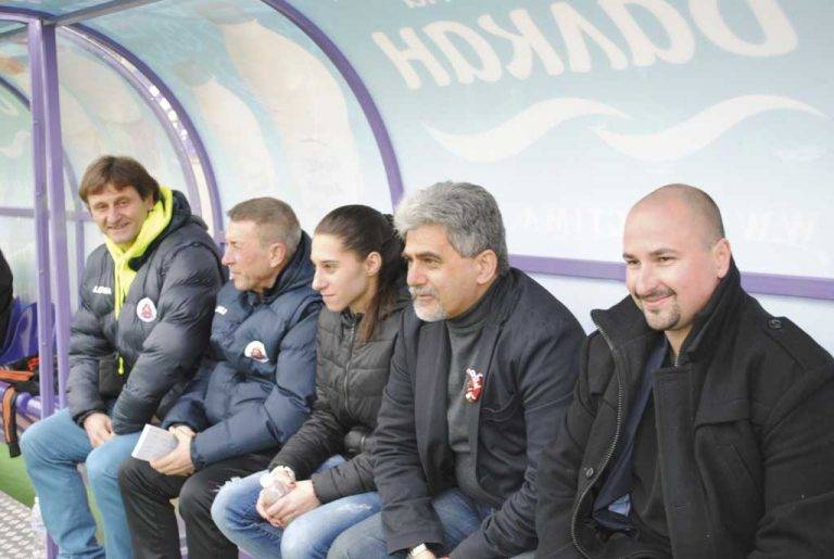 Пари и власт | Кандидатите за депутати от коалиция “Обединени патриоти” Милен Михов и Иван Димитров дойдоха да пожелаят успех на женския ФК “Болярки” на държавното първенство на България