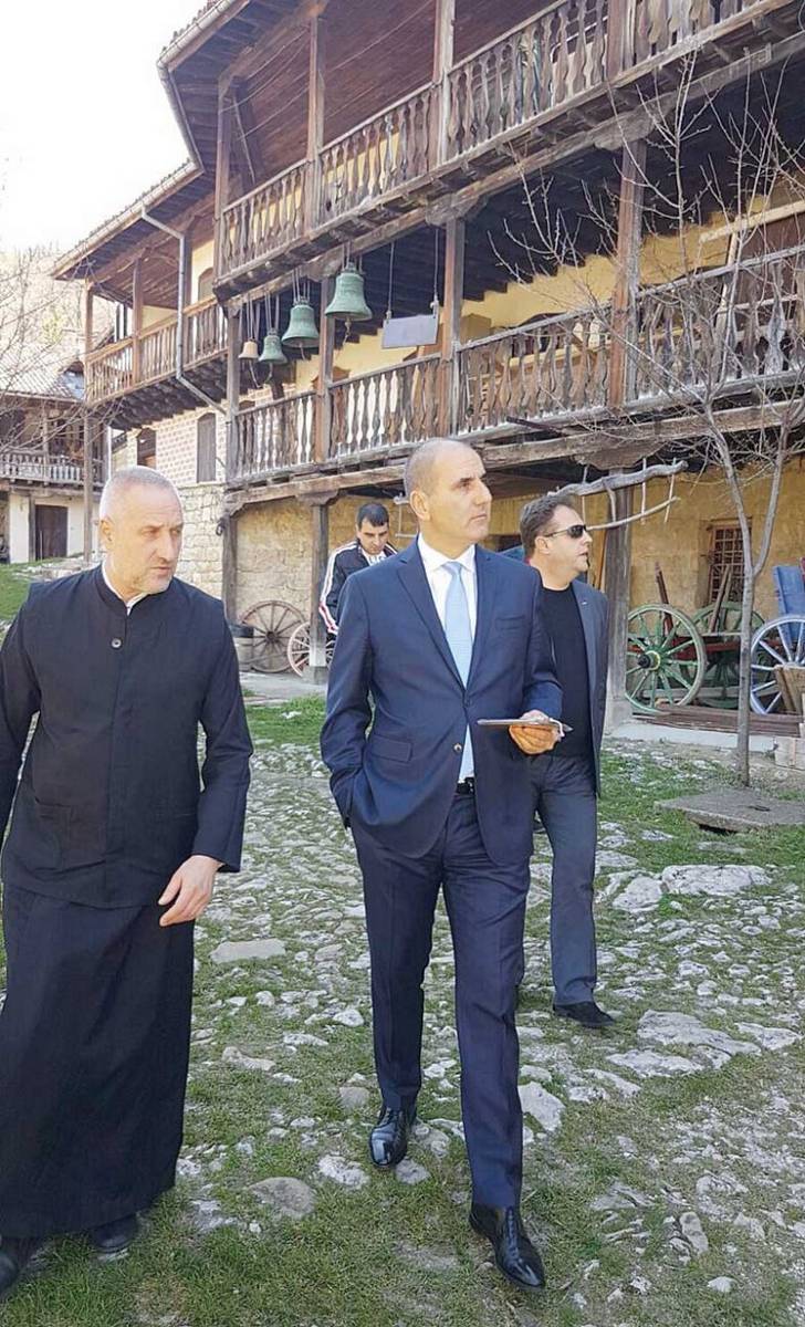 Цветан Цветанов в Преображенския манастир: ГЕРБ гарантира запазването на българския дух, култура и идентичност