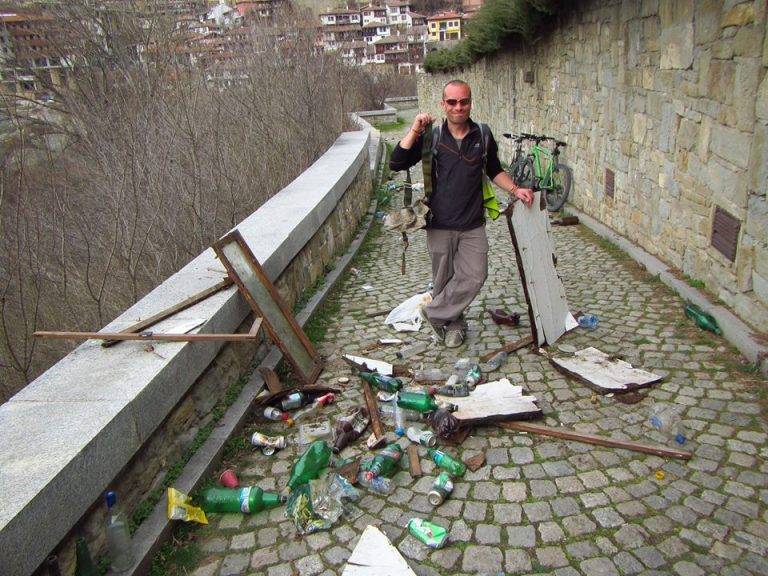 Доброволци чистят  бреговете на Янтра