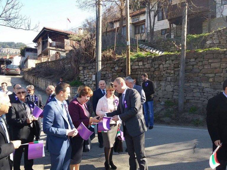 Хиляди картички с поздрав за 22 март раздаде на  великотърновци  водачът на листата на ГЕРБ Цветан Цветанов
