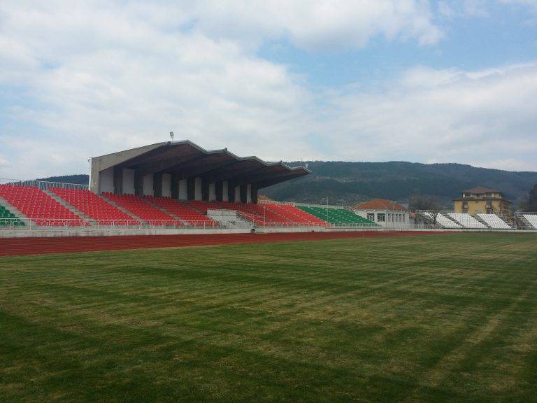 Елена | Първи мач на обновения градски стадион в Елена