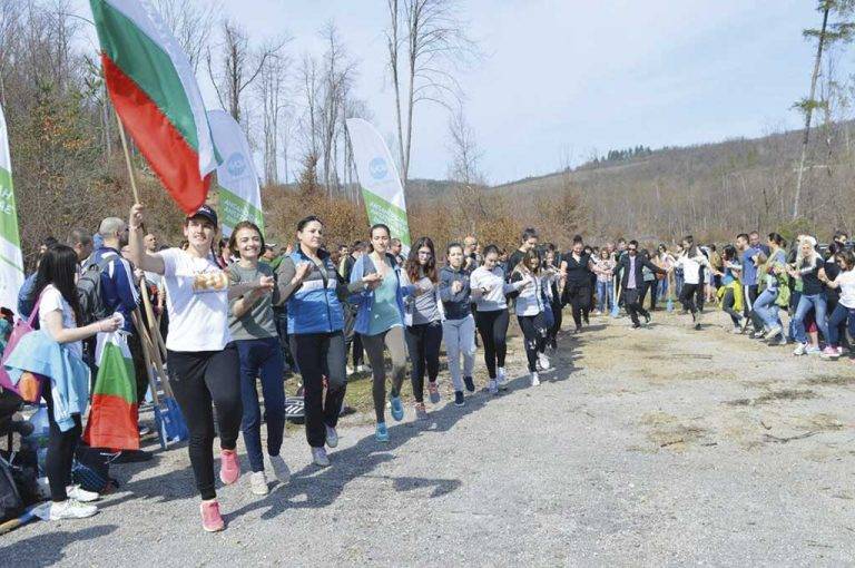 Стотици доброволци засадиха над  5000 фиданки във Вонеща вода