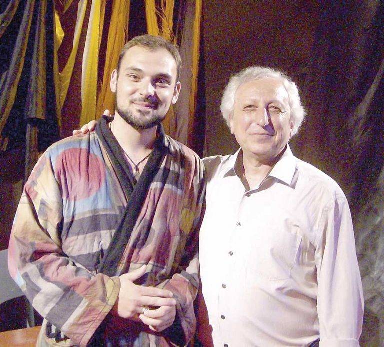 Учителят Благовест Христов – за страстта си  към театъра и провокациите в класната стая