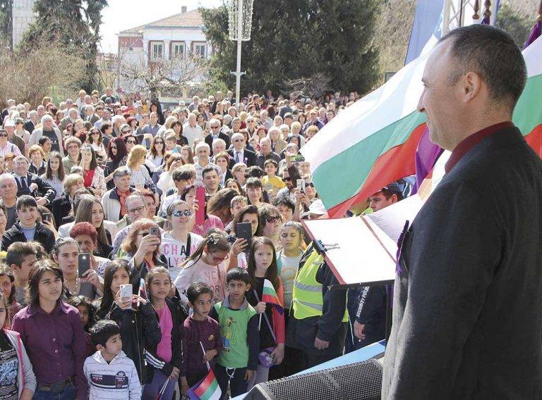 Актьорът Руслан Мъйнов пред “Янтра ДНЕС”: “Популярността ме направи по-внимателен към хората, тя е всекидневно изпитание”