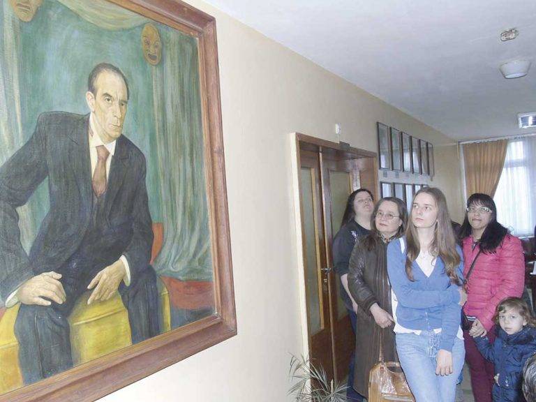 Общество | Великотърновци се разходиха под  светлините на прожекторите в МДТ