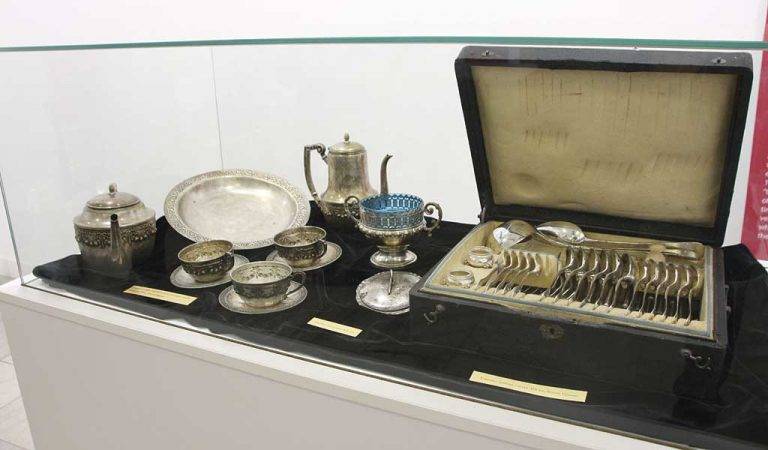 Уникална изложба във В. Търново показва лукса в домовете на богатите българи през XIX век