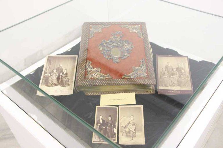 Уникална изложба във В. Търново показва лукса в домовете на богатите българи през XIX век