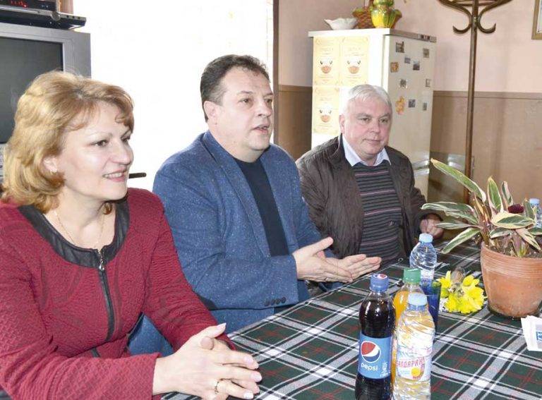 Пари и власт | Жителите на Миндя: Асфалтът е  по-важен от “сладкото” празнодумство