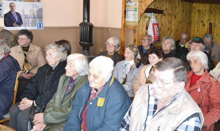 Жителите на Миндя: Асфалтът е  по-важен от “сладкото” празнодумство