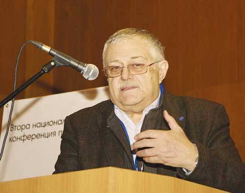 Общество | Проф. Владимир Пилософ, председател на Националната педиатрична асоциация, бивш шеф на Фонда за лечение на деца: “Порочно е неспециалисти да решават кои деца да се лекуват в чужбина”