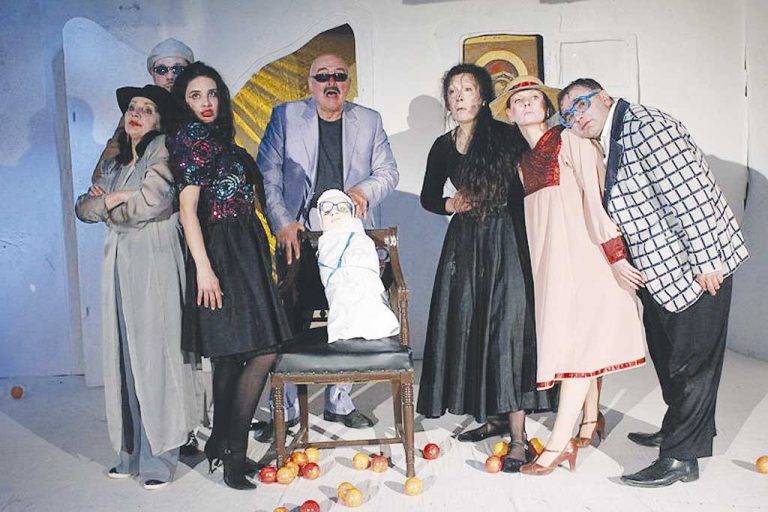 Общество | В Деня на театъра артистите от МДТ  играят 60-о представление на “Свекърва”