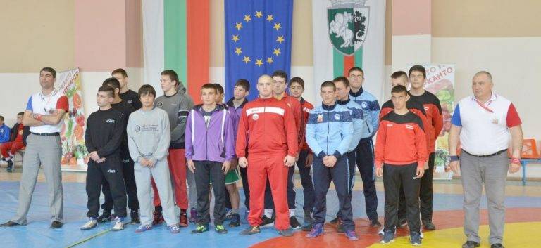 Спорт | Кадетите на “Локомотив” продължават  напред в отборната лига по свободна борба